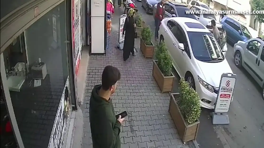 Arnavutköy'de park kavgasında silahlar konuştu 1'i çocuk 2 kişi yaralanarak hastaneye kaldırıldı