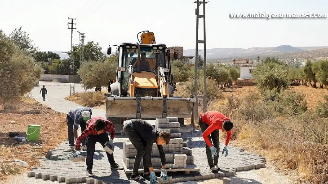 Aşağı Arıl Mahallesi'nde kilitli parke taşı çalışmaları başladı