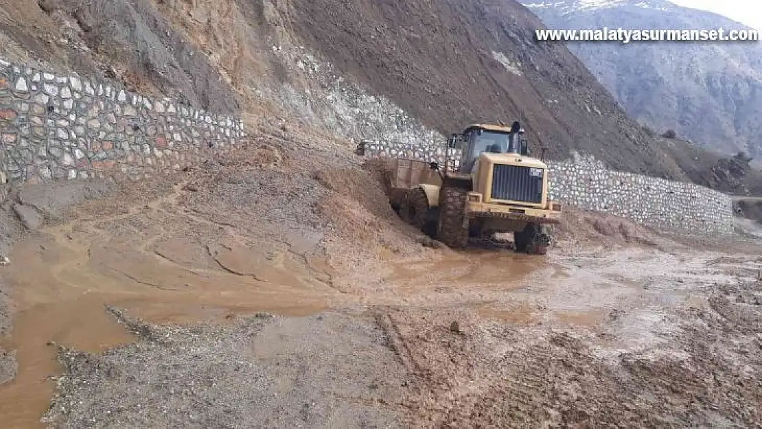 Aşırı yağış alan Kulp'ta bozulan yollar onarıldı