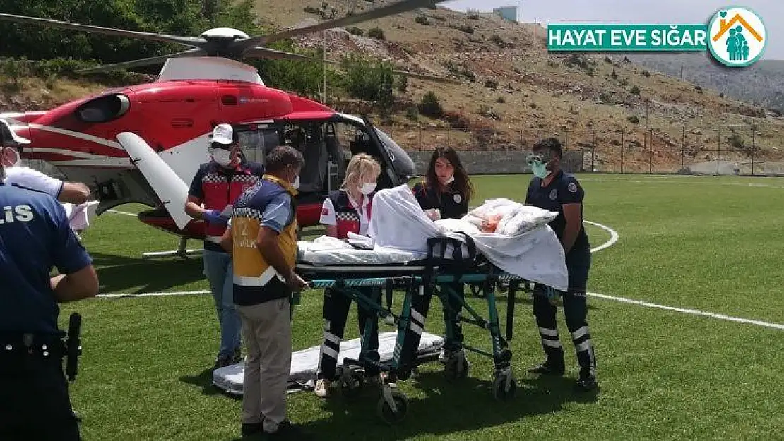 Asırlık nine, ambulans helikopterle sevk edildi
