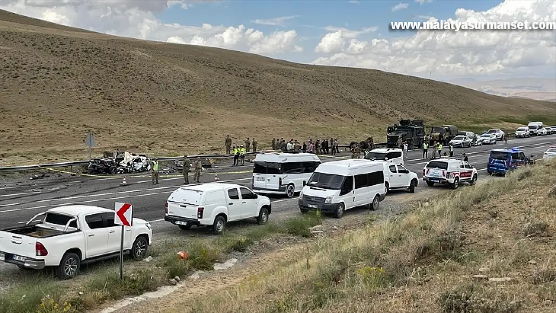 Askeri araçla otomobil çarpıştı, bir kişi öldü, 12 asker yaralandı