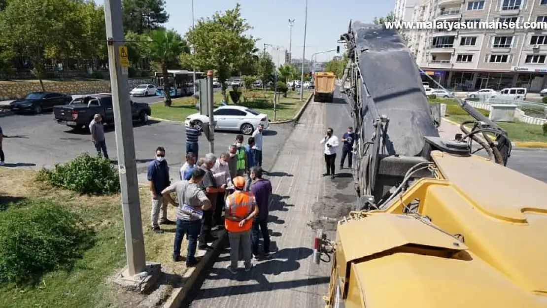 Atatürk Bulvarında yenileme çalışmaları başladı