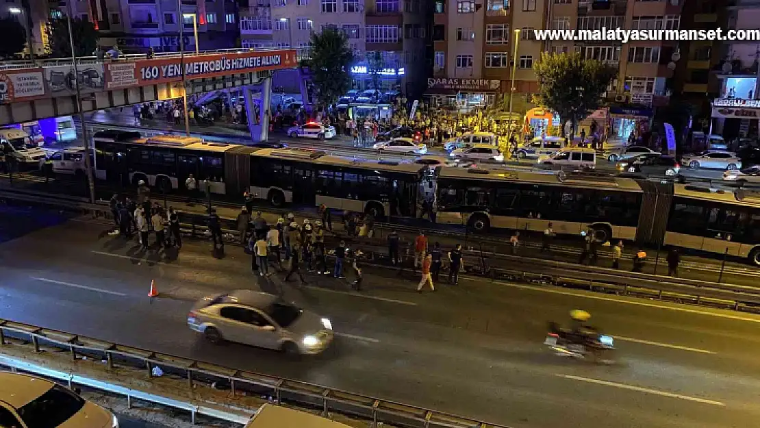 Avcılar'da metrobüsler kafa kafaya çarpıştı: 42 yaralı