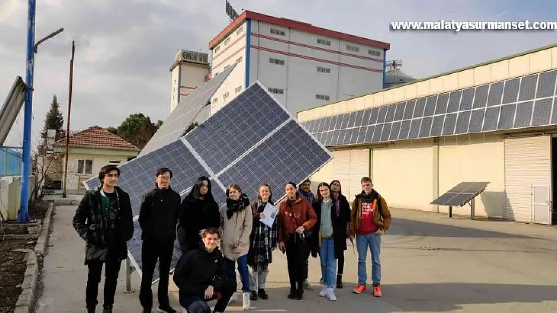 Avrupalı gençler Solartürk tesislerini gezdi