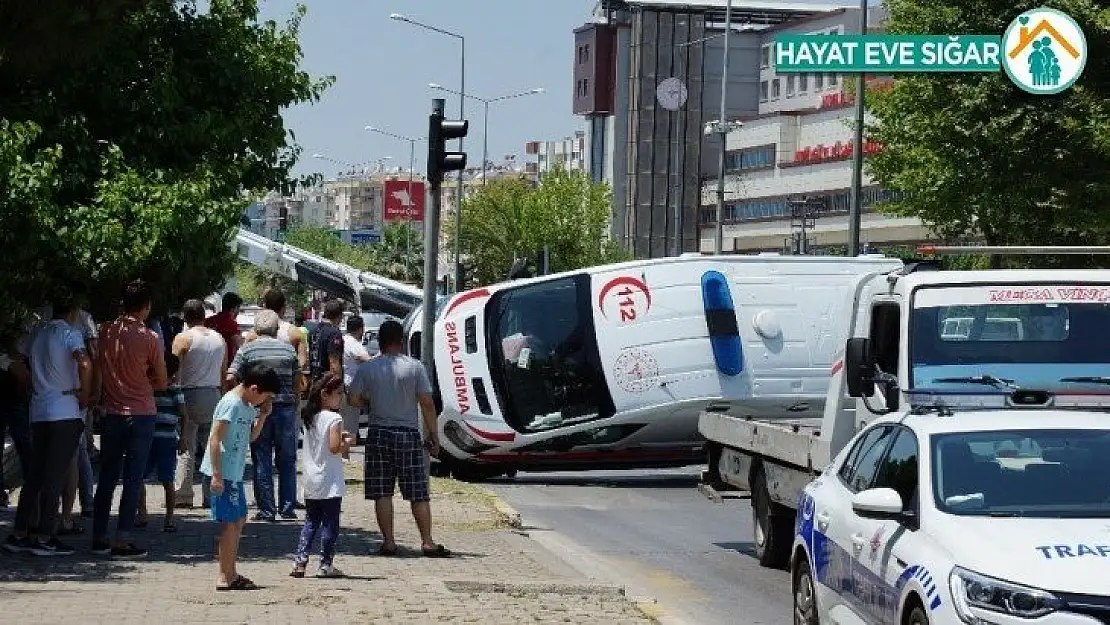 Aydın'da ambulans devrildi, 6 yaralı