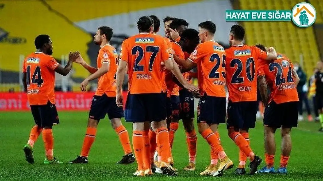 Aykut Kocamanlı Başakşehir, ilk galibiyetini aldı