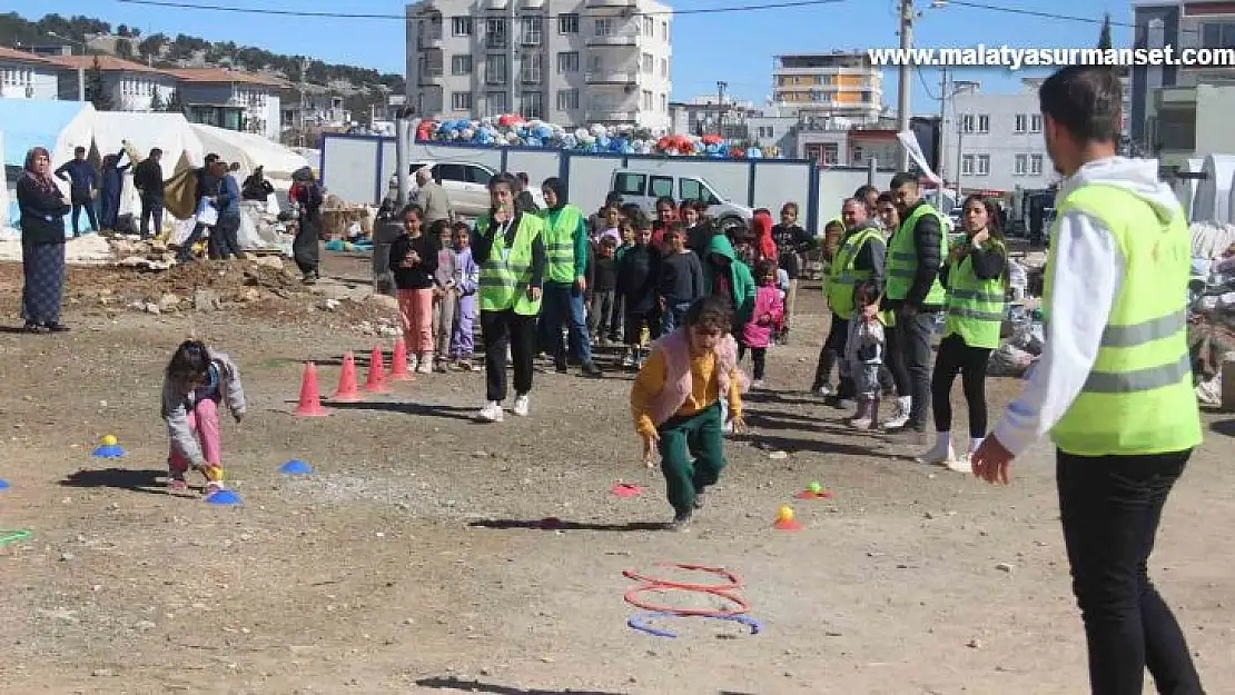 Aynı acıyı yaşayan yetişkin ve çocuklar sokak oyunlarında buluştu