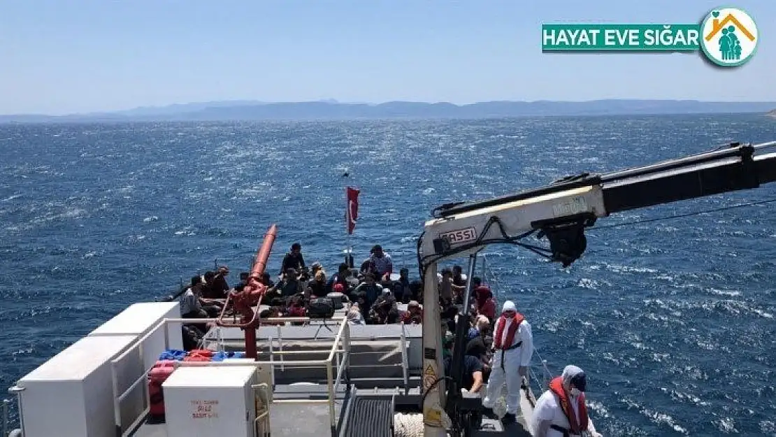 Ayvalık'ta 57 düzensiz göçmen kurtarıldı