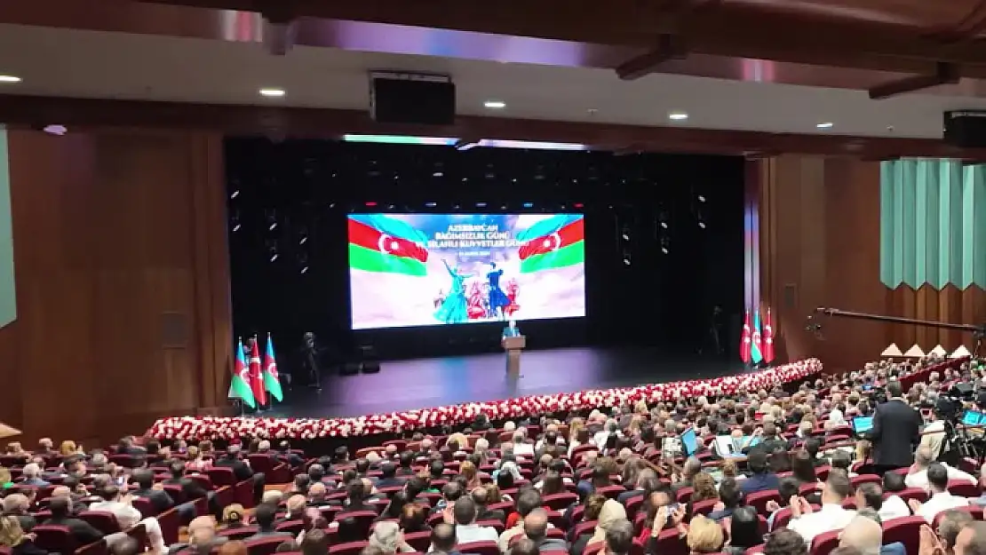 Azerbaycan Bağımsızlık Günü kutlandı