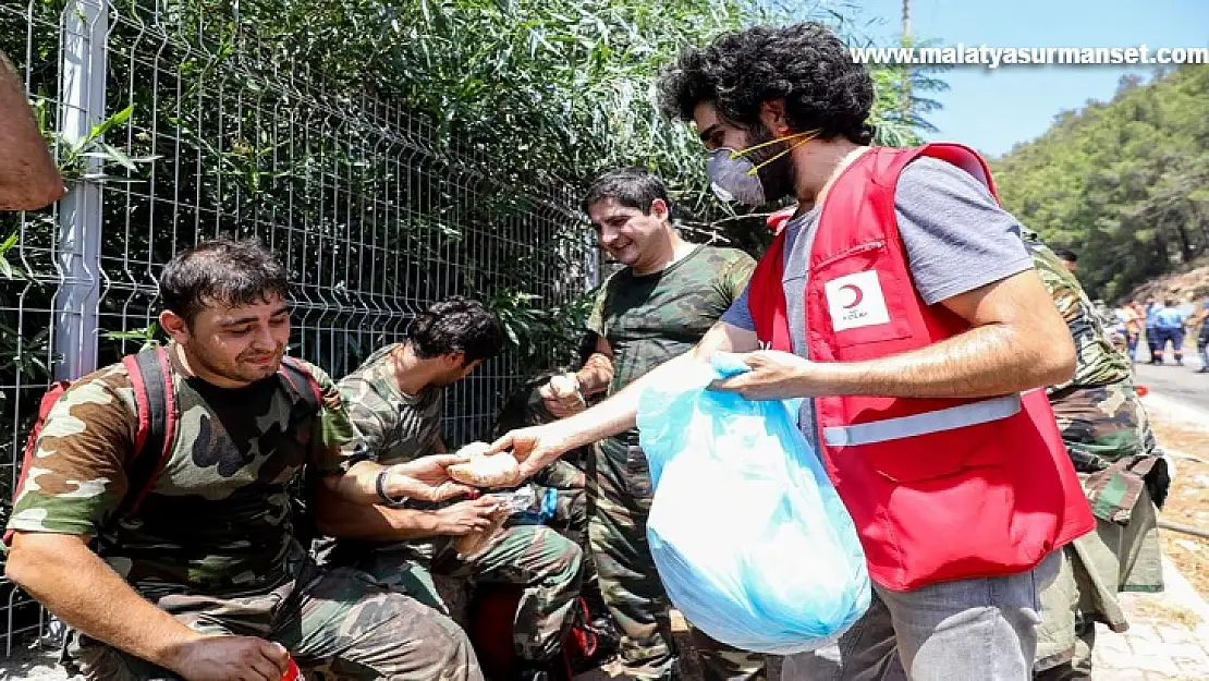 Azerbaycanlı Yangın Söndürme Ekibine Kızılay'dan Beslenme Desteği