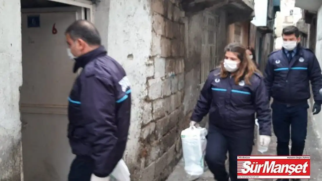 Bağlar Belediyesi çalışanları yaşlıların ihtiyaçlarını karşılıyor