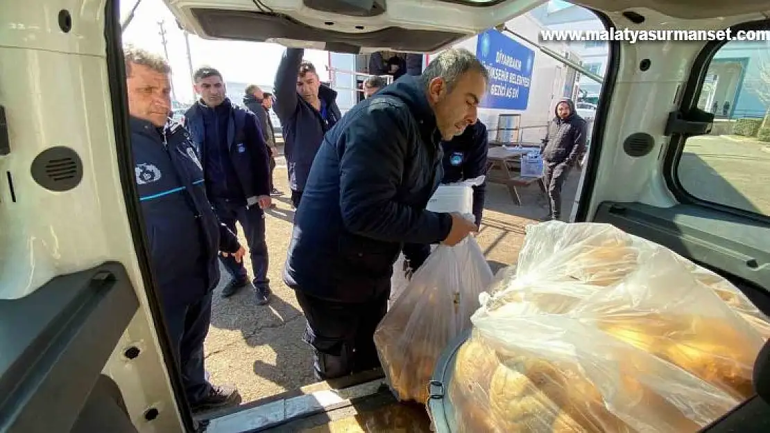 Bağlar Belediyesi nakliyeden, yemek hizmetine kadar depremzedelerin yanında