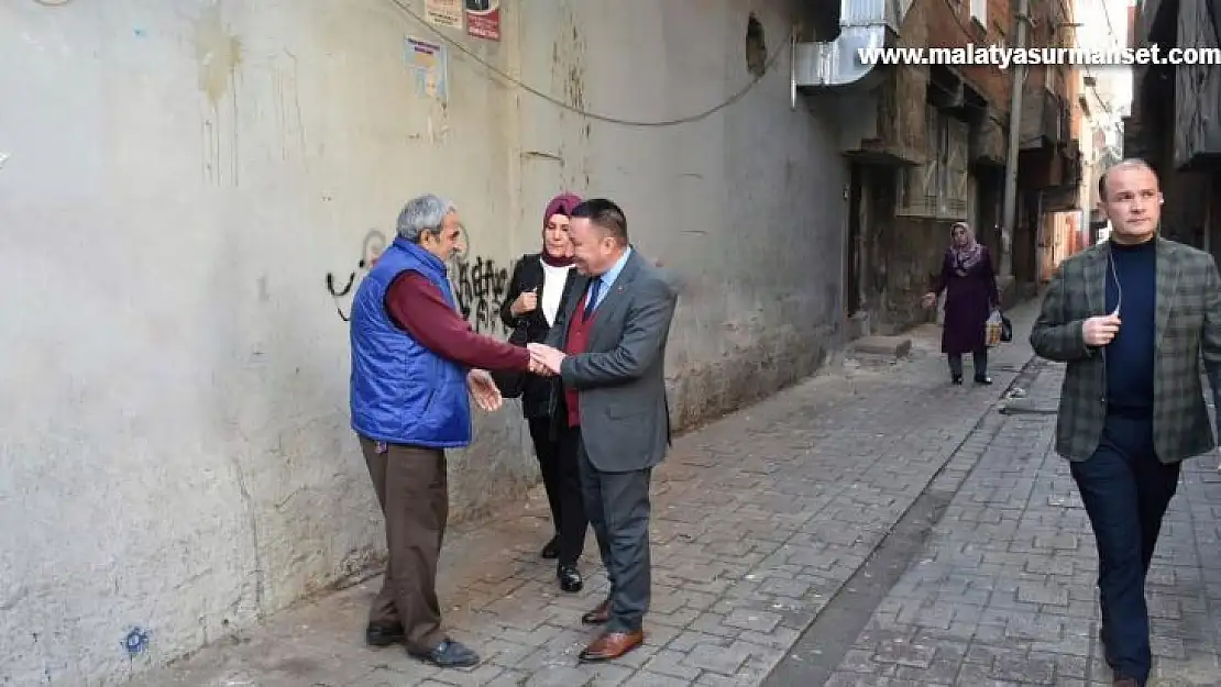 Bağlar Belediyesi, semt pazarının kurulduğu bölgeyi hijyen hale getirdi