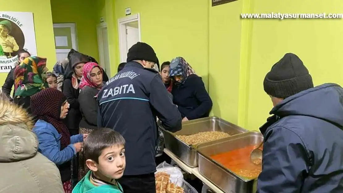 Bağlar Belediyesi zabıta ekipleri depremzedelerin yardımına koştu