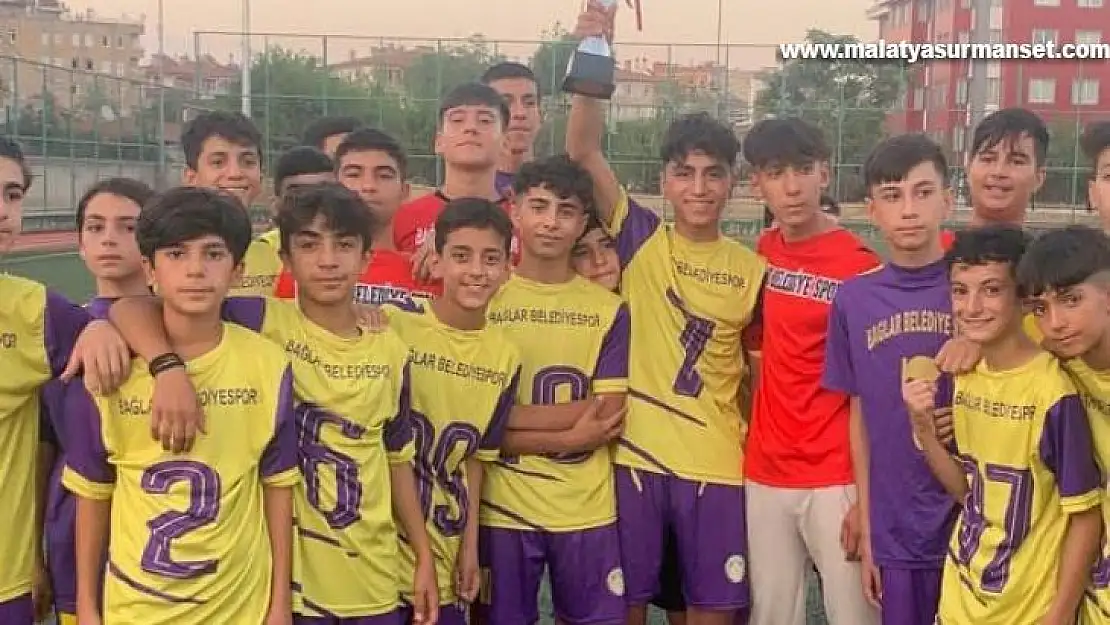 Bağlar Belediyespor'un U14 takımı Diyarbakır şampiyonu