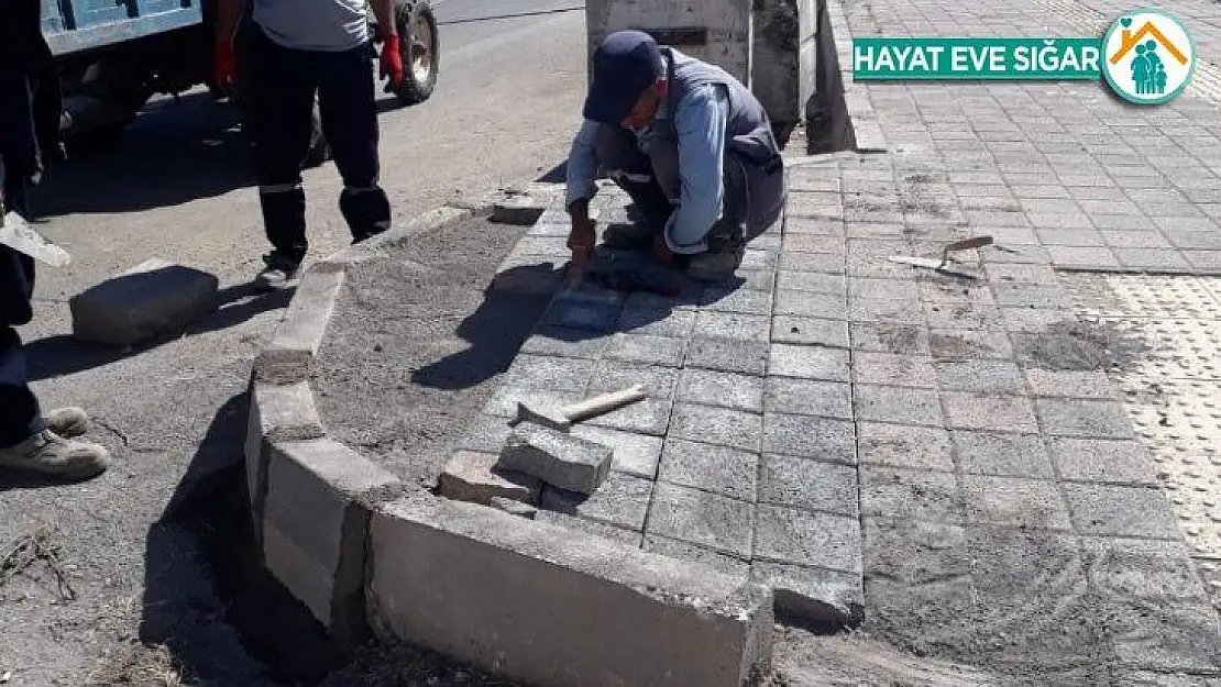 Bağlar'da parke taşı döşeme çalışmaları