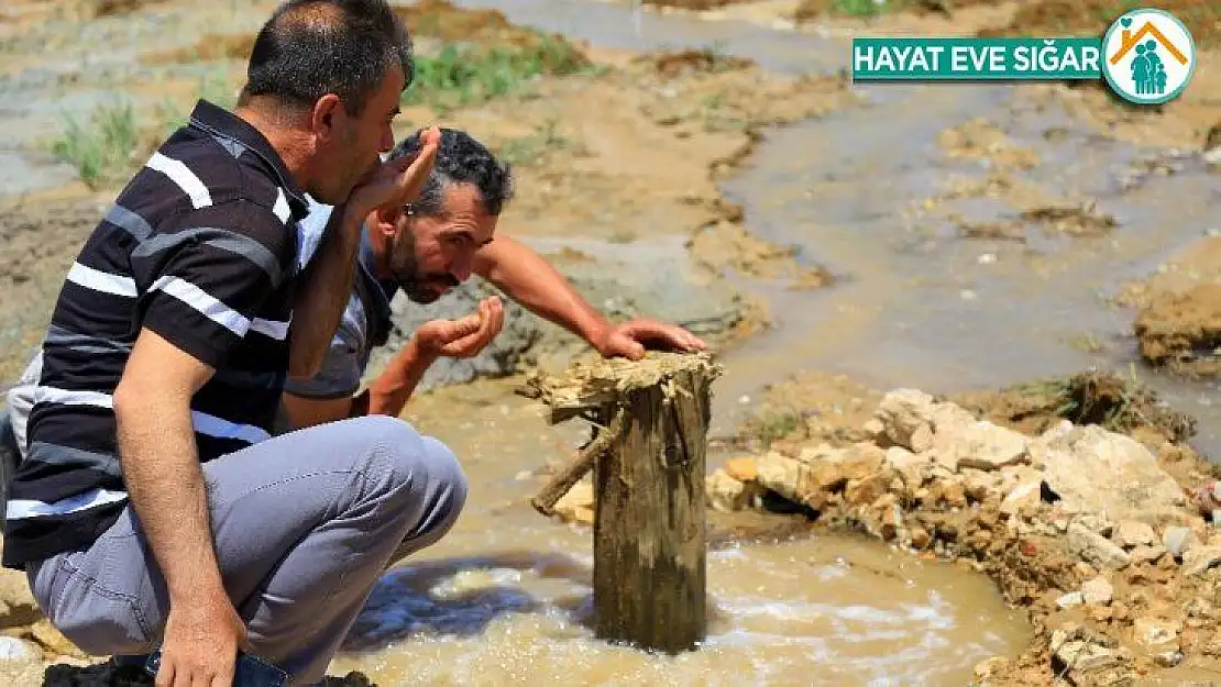 Bahçeye sondaj vurdurdu, doğal maden suyu çıktı