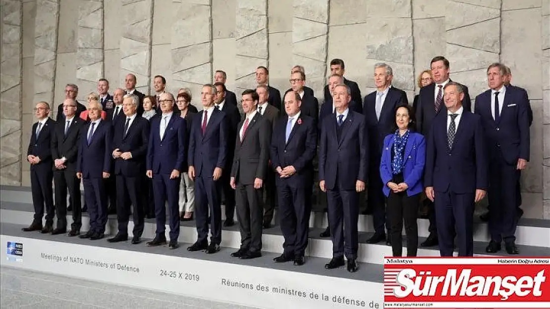 Bakan Akar NATO Savunma Bakanları aile fotoğrafına katıldı