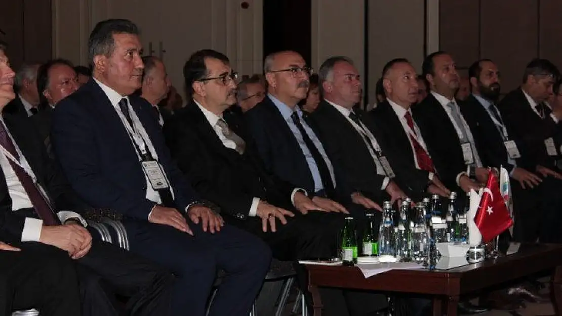 Bakan Dönmez: 'Biz her zaman yerli ve yenilenebilir enerjiden yana olduk'