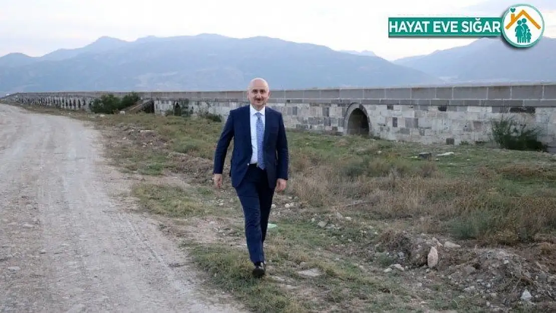Bakan Karaismailoğlu, Afyonkarahisar'da tarihi köprüyü inceledi