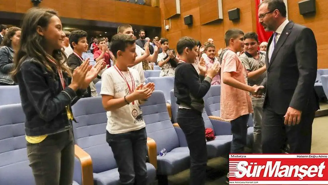 Bakan Kasapoğlu: 'Gençlerimizi geleceğe hazırlamak bizim birinci vazifemiz'