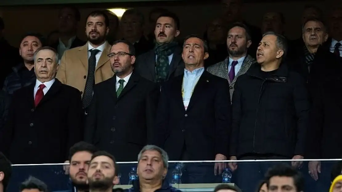 Bakan Kasapoğlu, derbiyi başkanlarla izledi
