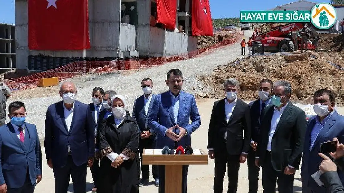 Bakan Kurum, Malatya'da deprem konutlarını inceledi