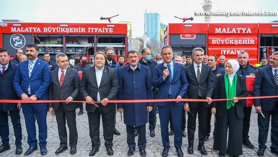 Bakan Özer, Malatya Büyükşehir Belediyesini ziyaret etti