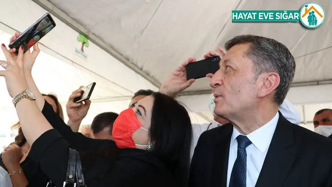 Bakan Selçuk: 'Okullaşmada dünya rekoru kırıyoruz'