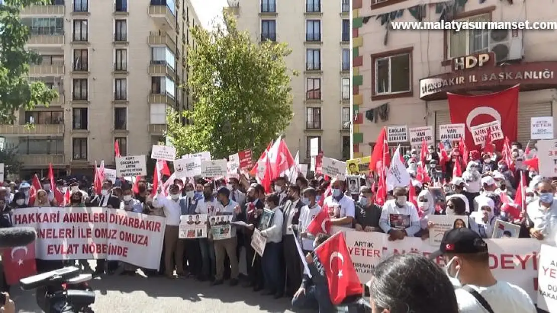 Bakan Yanık'tan, HDP önünde evlat nöbeti tutan ailelere destek