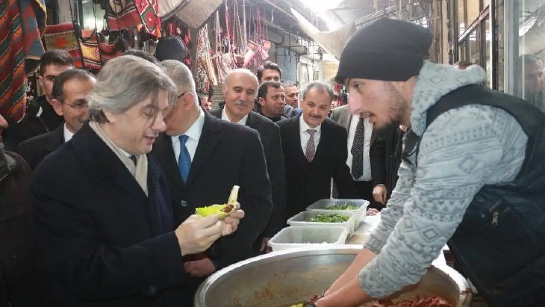 Bakan Yardımcısı Demircan, tuz hanında incelemede bulundu