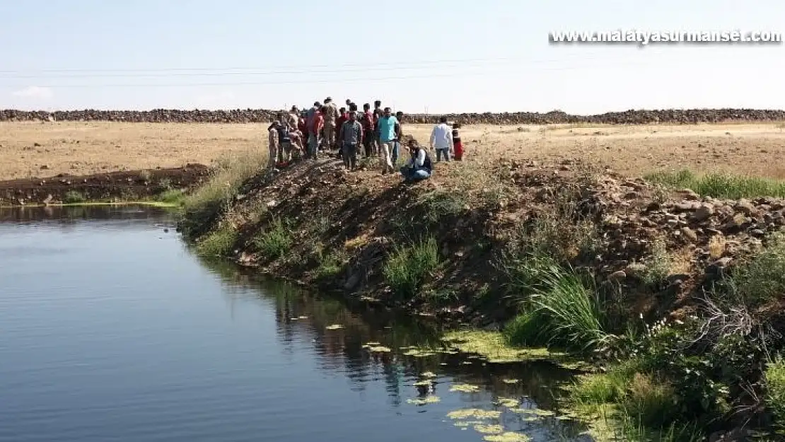 Balık tutmak için girdiği gölette boğuldu