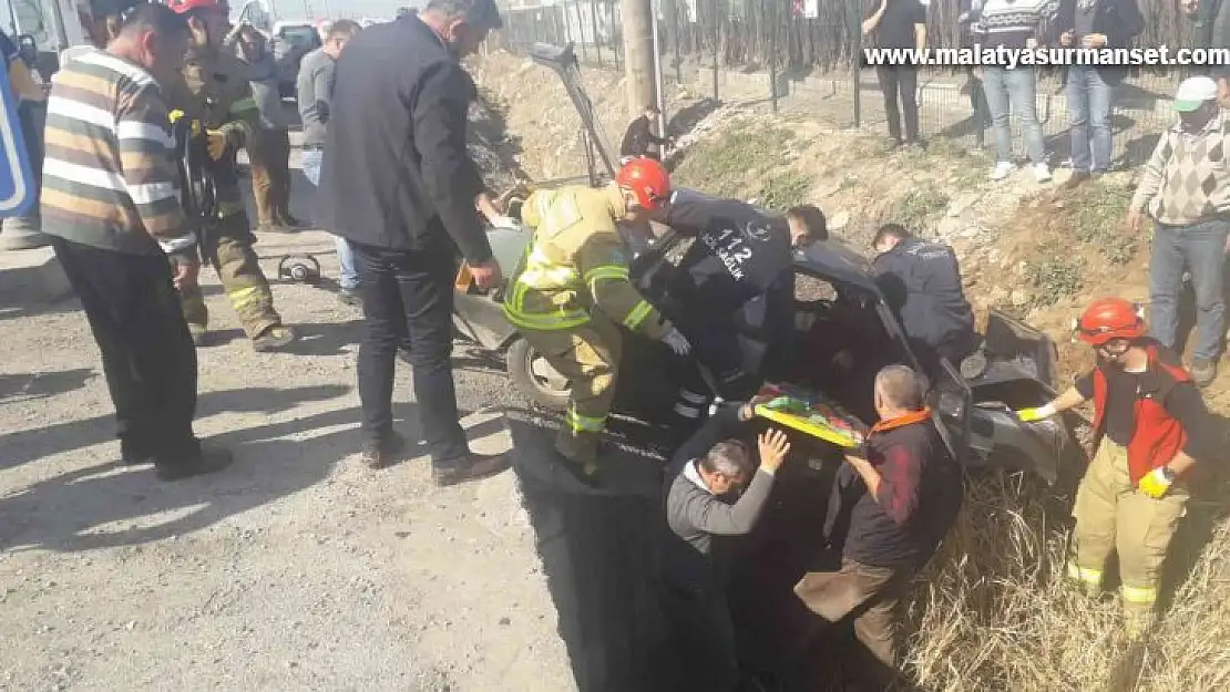 Bandırma'daki trafik kazasında yaralanan 2 kişi hayatını kaybetti