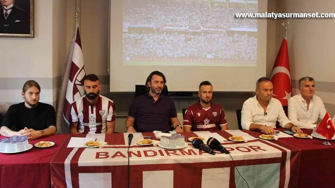 Bandırmaspor yeni transferlerine imza töreni düzenledi