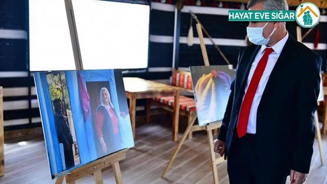 Başkan Çınar, 'kadın ve hayat' fotoğraf sergisini gezdi