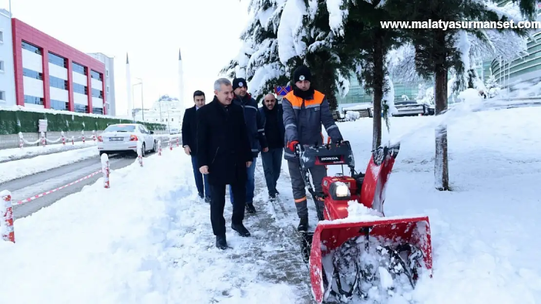 Başkan Çınar, karla mücadeleyi yakından takip etti