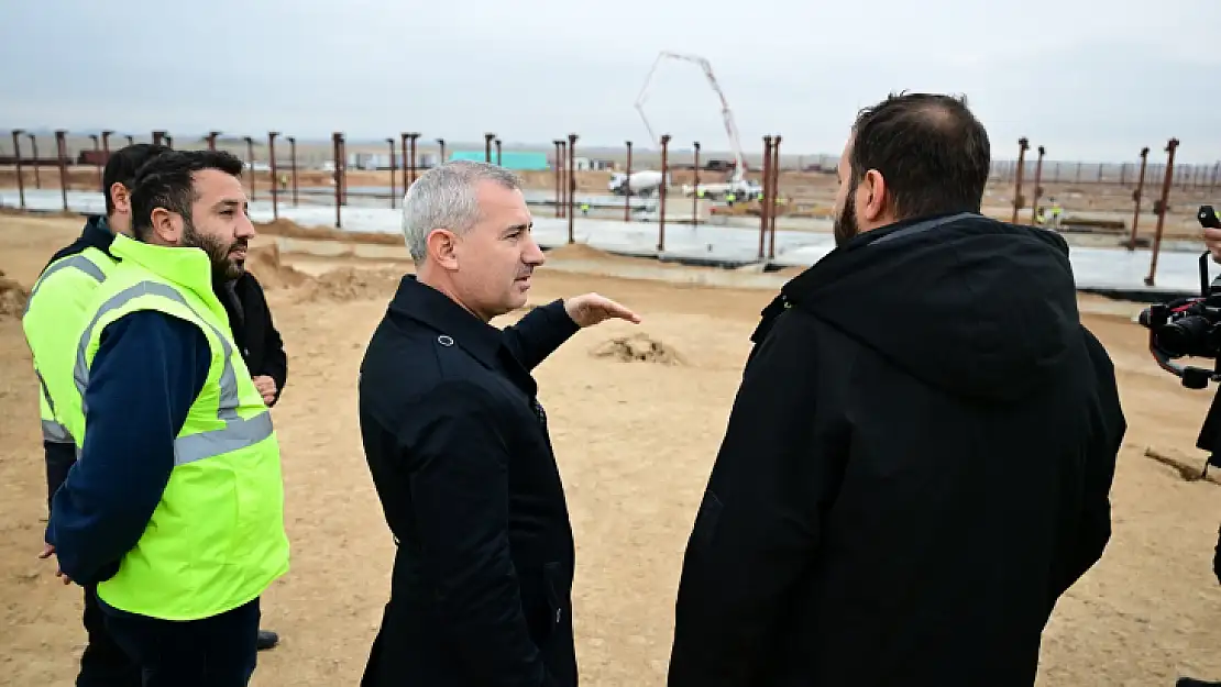 Başkan Çınar, Topsöğüt Mahallesinde Yapımı Devam Eden Sanayi Sitesindeki Çalışmaları İnceledi