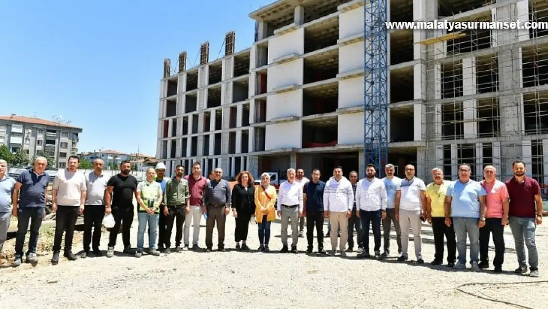 Başkan Çınar, yeni belediye hizmet binası inşaatında çalışan işçilerle bir araya geldi