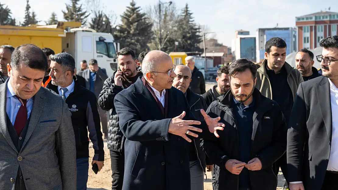 Başkan Er Niyazi Mısri Caddesi Şantiyesi İnşaatını Ziyaret Etti