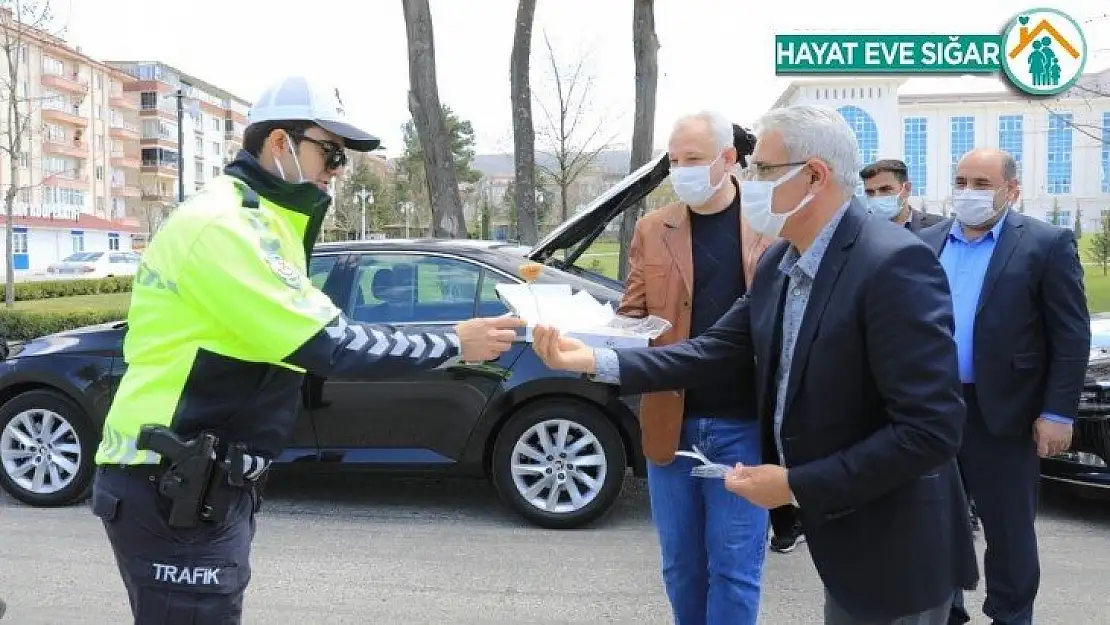 Başkan Güder'den görev başındaki polislere sürpriz ziyaret