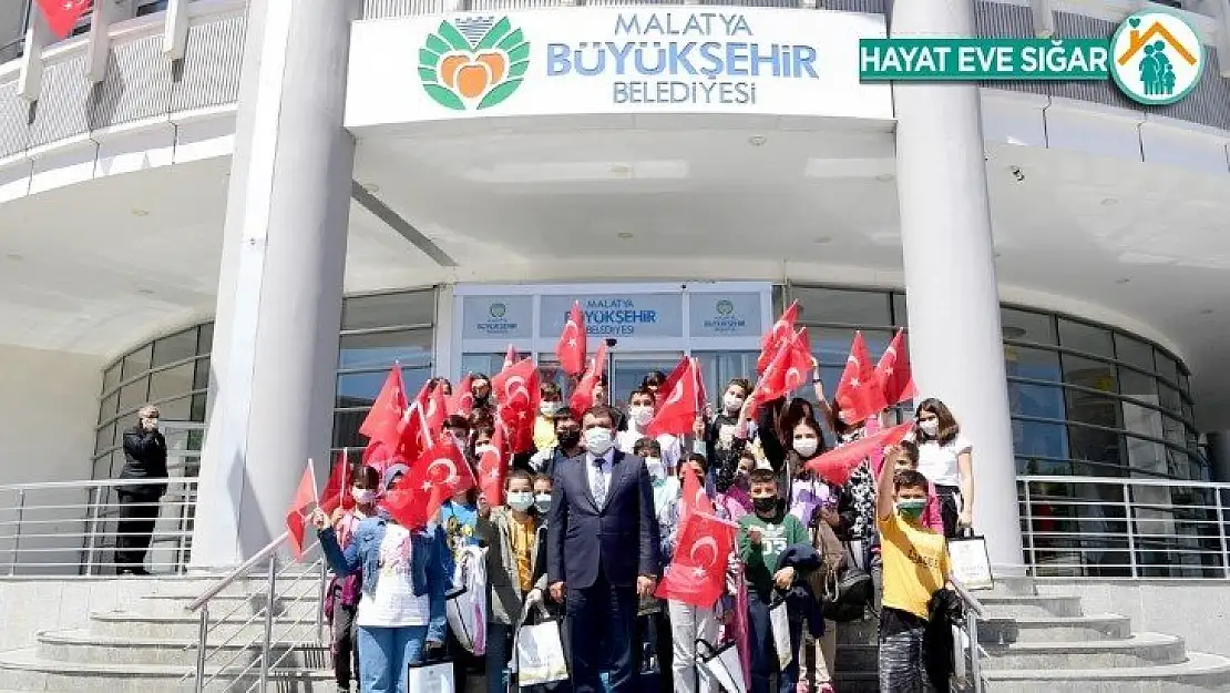 Başkan Gürkan'dan öğrencilere hediye
