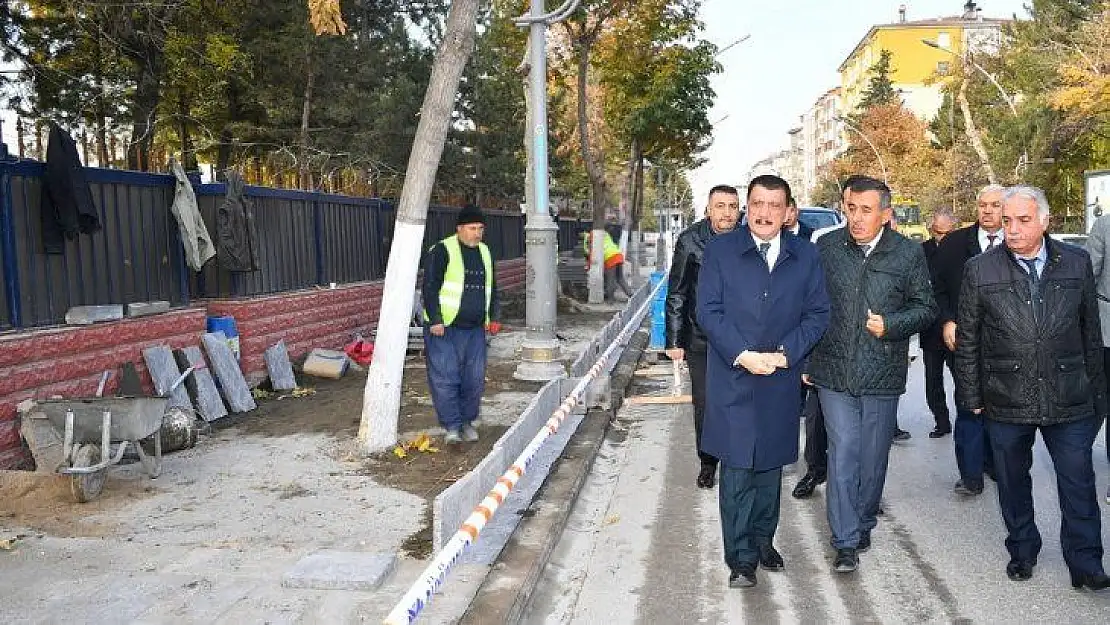 Başkan Gürkan, kaldırım çalışmalarını inceledi