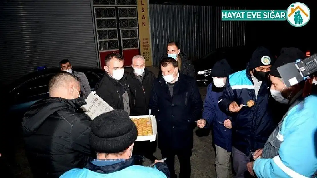Başkan Gürkan yeni yıla görevi başında giren personelleri ziyaret etti