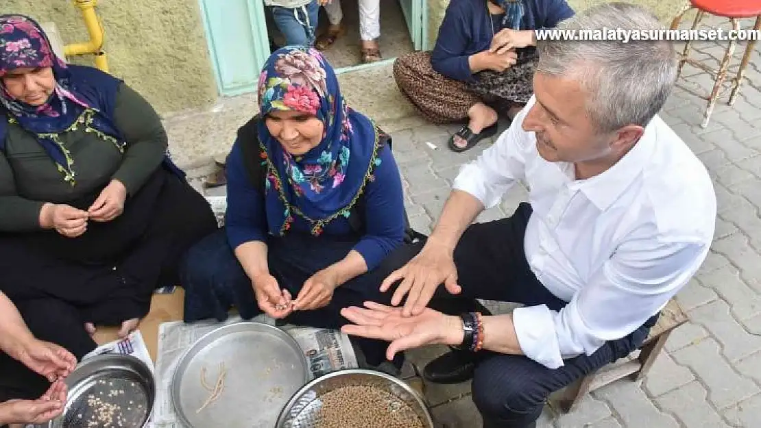 Başkan kollarını sıvadı, yuvalama yuvarladı