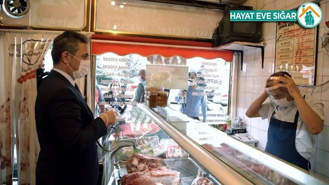 Başkan Köse esnafa maske dağıttı