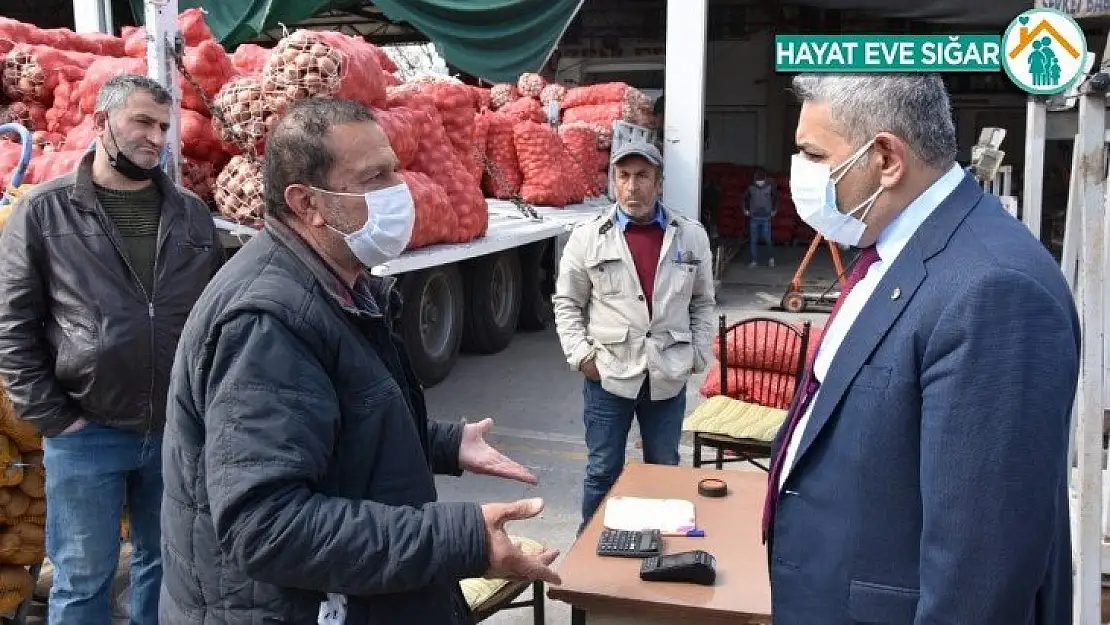 Başkan Sadıkoğlu sebze meyve komisyoncularının sorunlarını dinledi