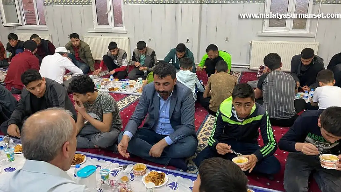 Başkan Samanlı Kuran kursu öğrencileri İle iftar yemeğinde Bir Araya Geldi