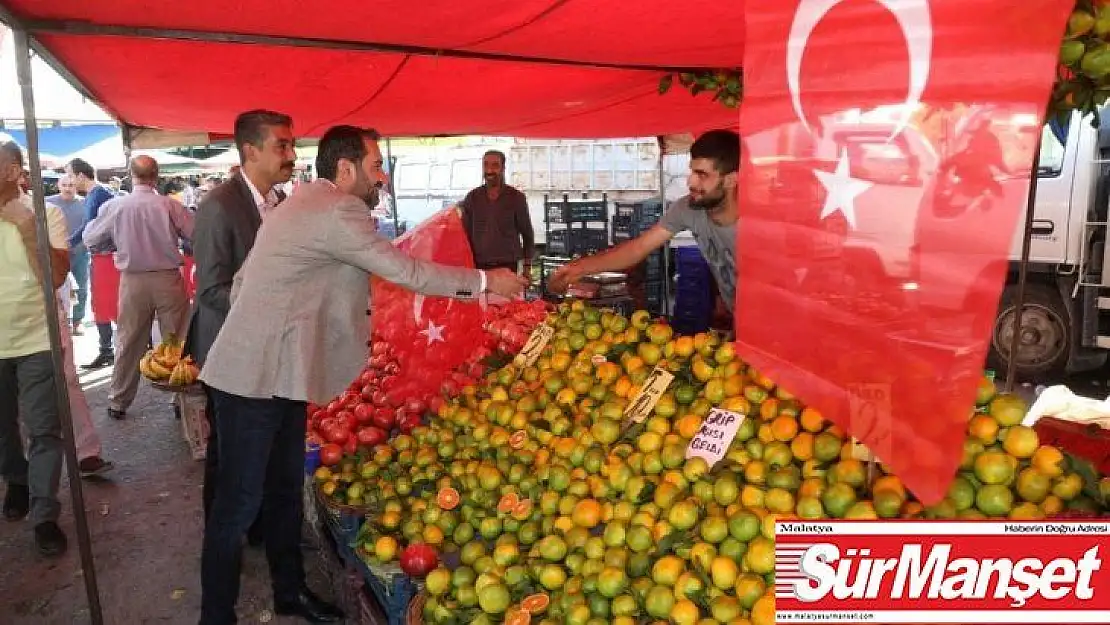 Başkan Şerifoğulları,Mehmetçiğe destek için Türk bayrağı dağıttı