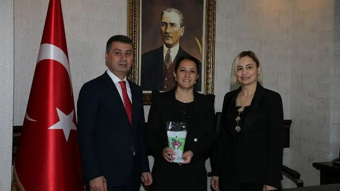 Başkan Şimşek, kadın çalışanların Kadınlar Günü'nü kutladı