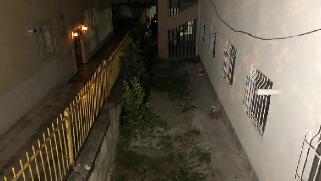 Başkent'te cinnet getiren genç balkondan düştü